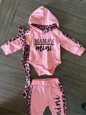 NWOT Cheetah Print Pink "Mama's Mini" Hoodie Bodysuit & Pants Set
